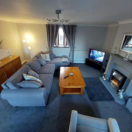 The Farm House Modern Spacious 2 Bedroom Home At Tong Road Leeds Perfect For Contractors Free Secure Parking Пъдси Екстериор снимка