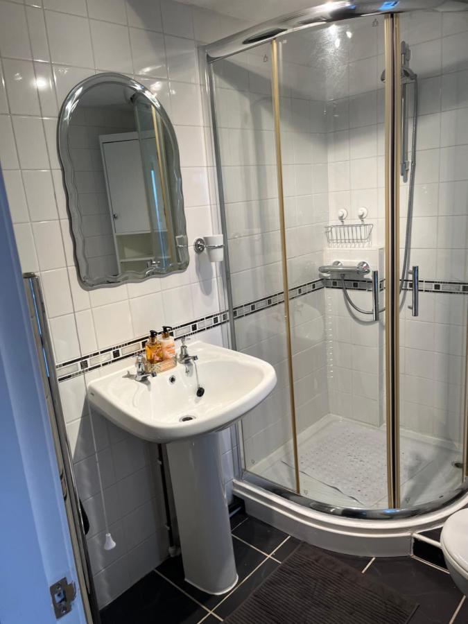 The Farm House Modern Spacious 2 Bedroom Home At Tong Road Leeds Perfect For Contractors Free Secure Parking Пъдси Екстериор снимка